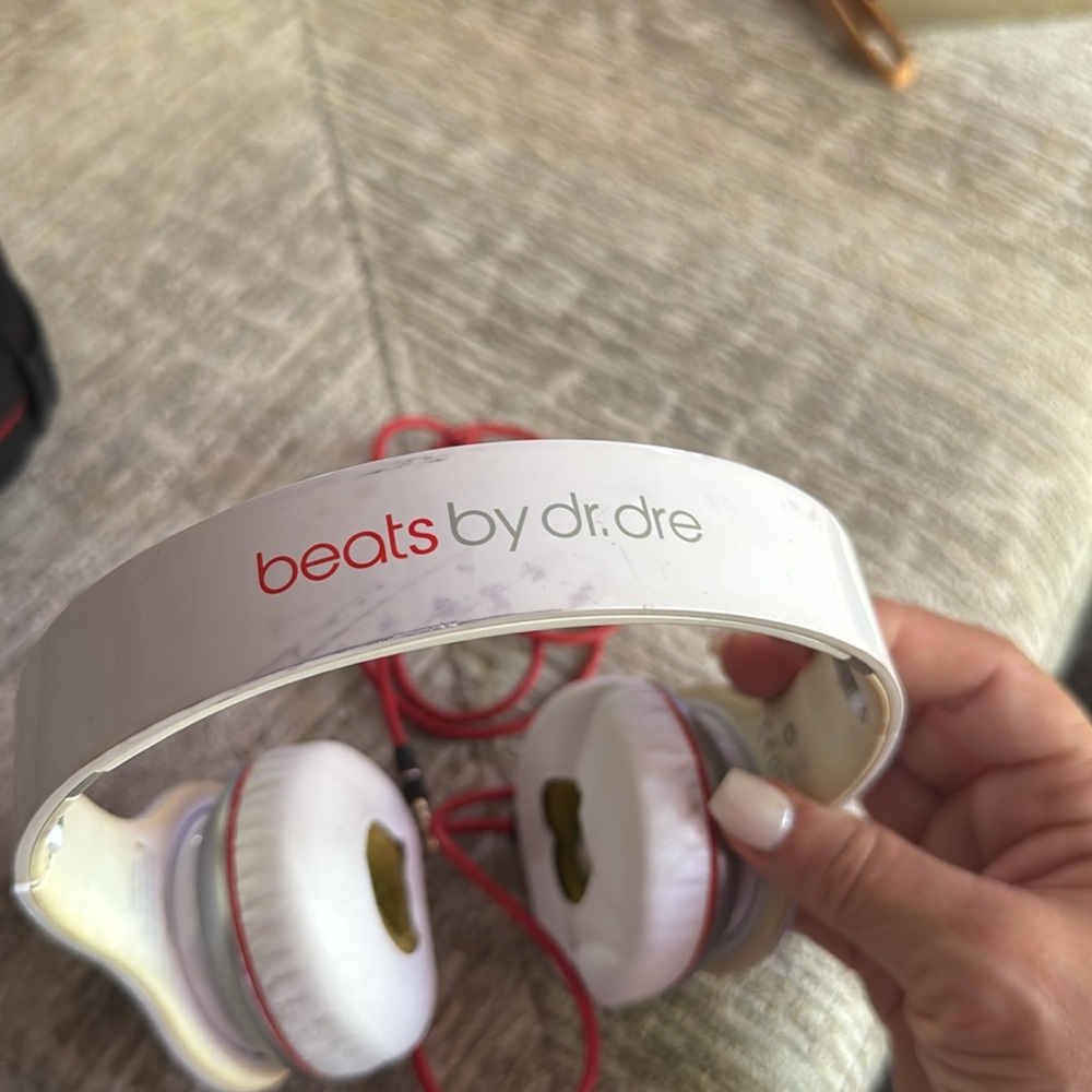 Beats by Dre Headphones - Picture 2 of 4